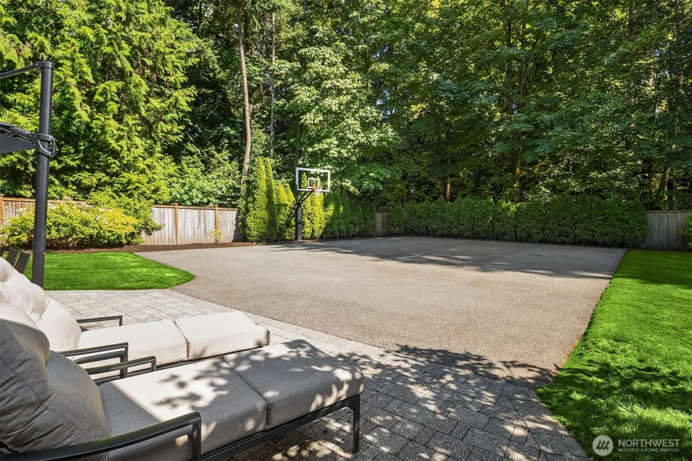 8902 196th Street SW Edmonds, WA 98026
