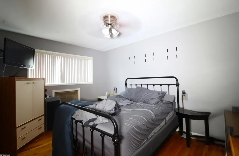 24914 Raven Avenue Eastpointe City, MI 48021