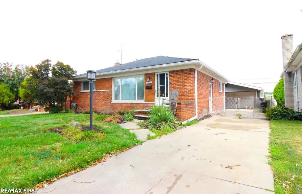 24914 Raven Avenue Eastpointe City, MI 48021