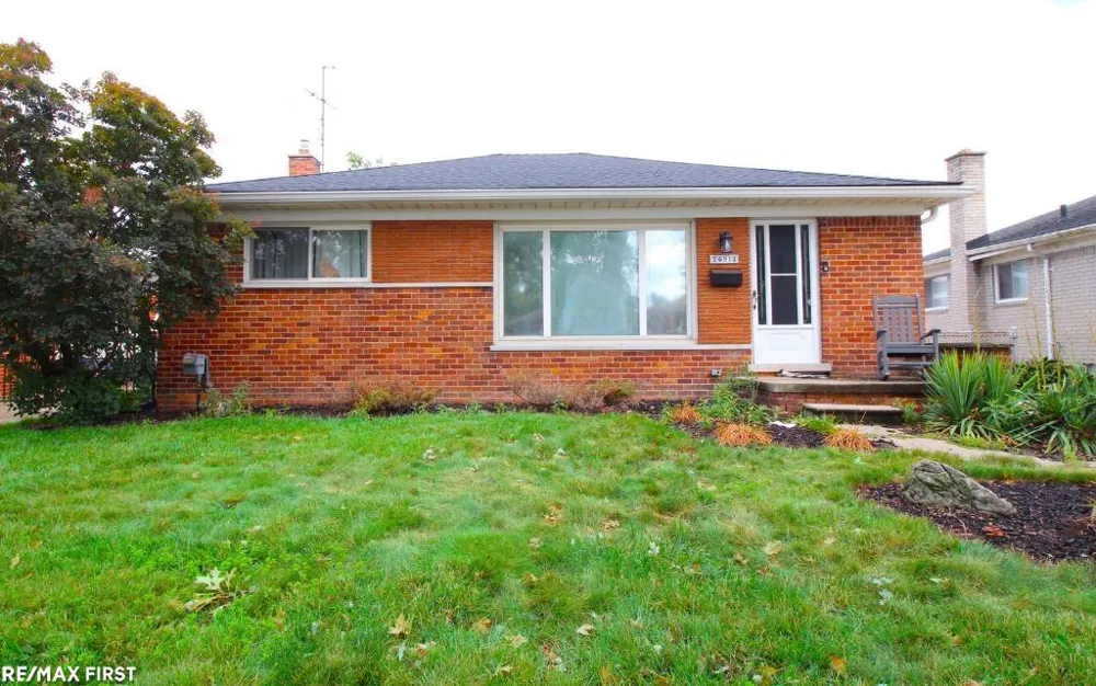 24914 Raven Avenue Eastpointe City, MI 48021
