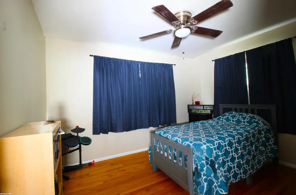 24914 Raven Avenue Eastpointe City, MI 48021