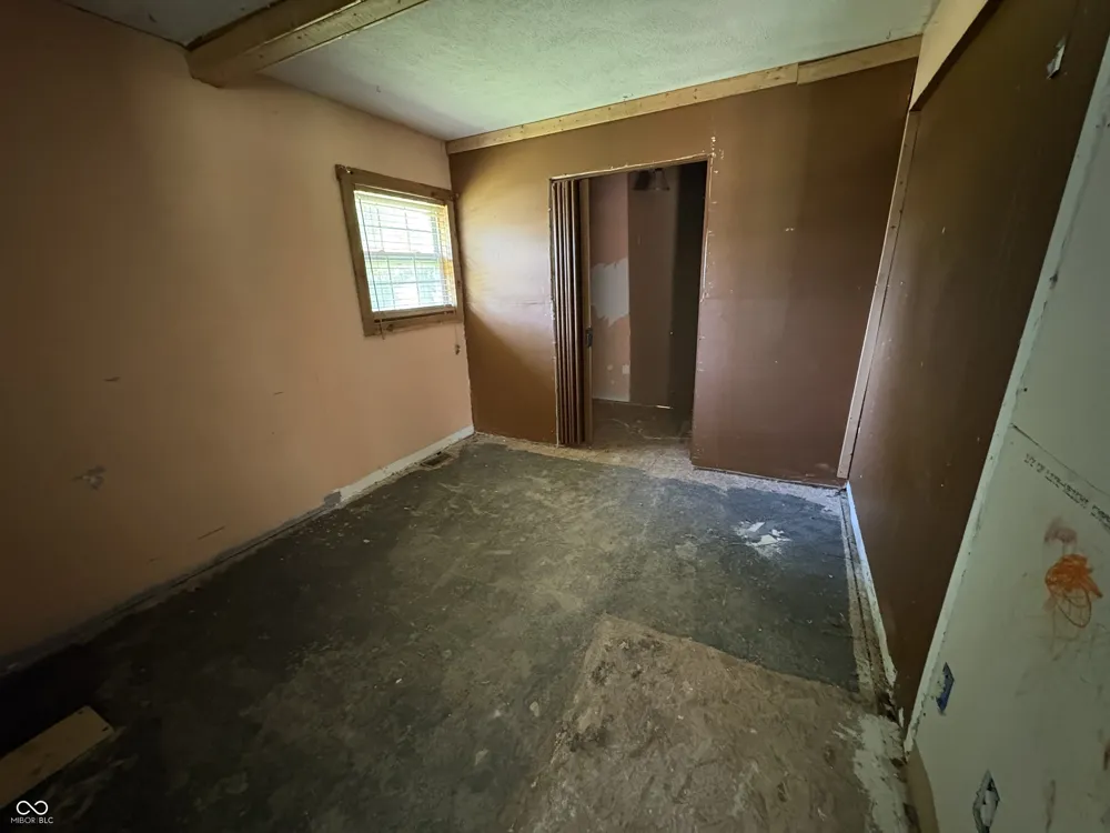 887 E State Road 42 E Cloverdale, IN 46120