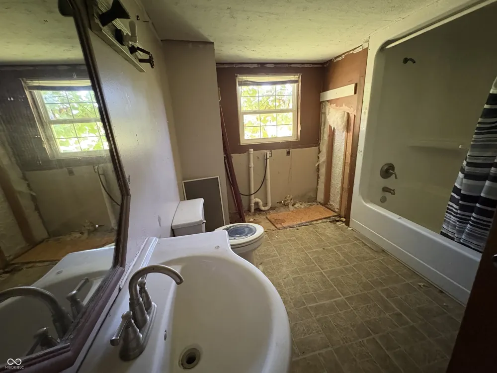 887 E State Road 42 E Cloverdale, IN 46120
