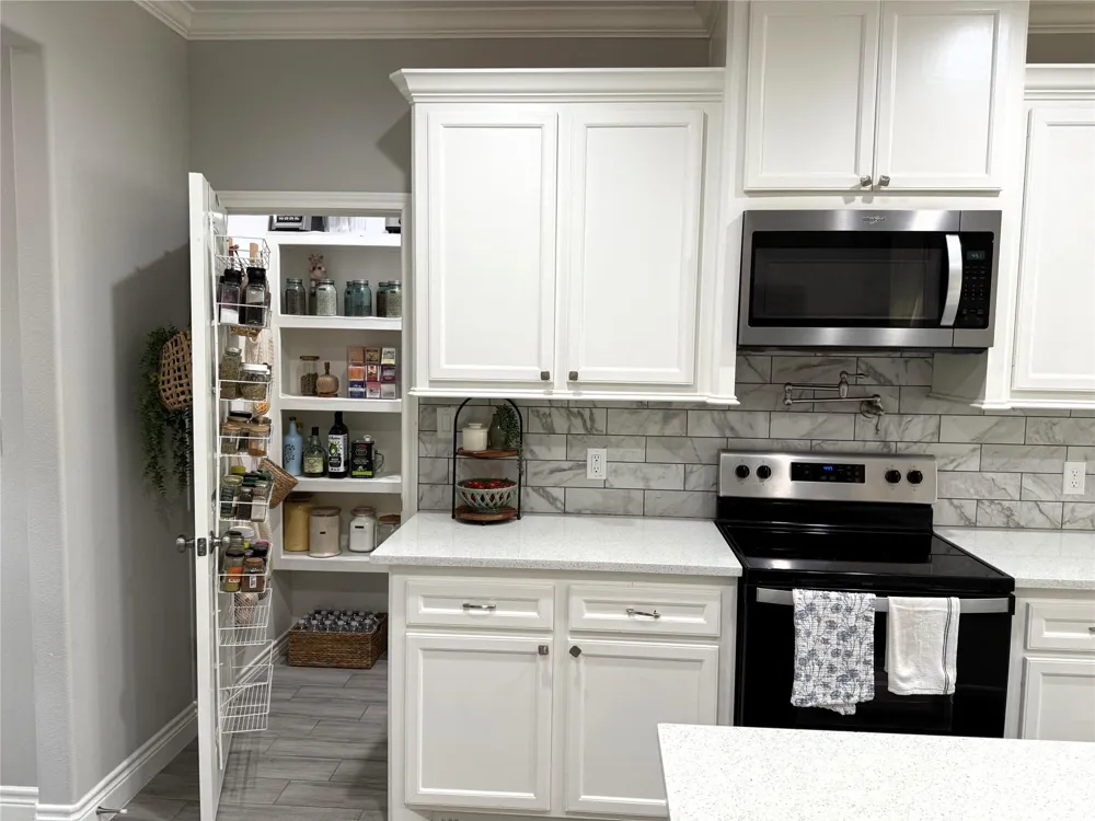 162 County Road 2221 Cleveland, TX 77327