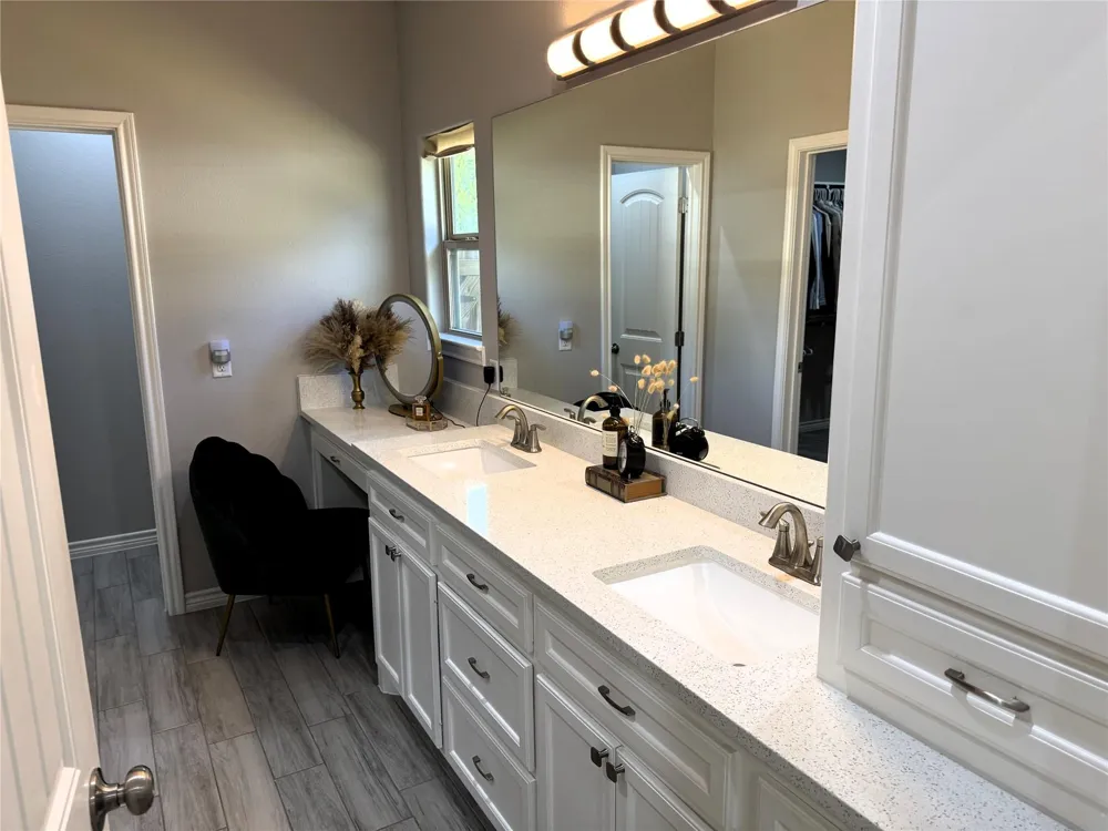 162 County Road 2221 Cleveland, TX 77327