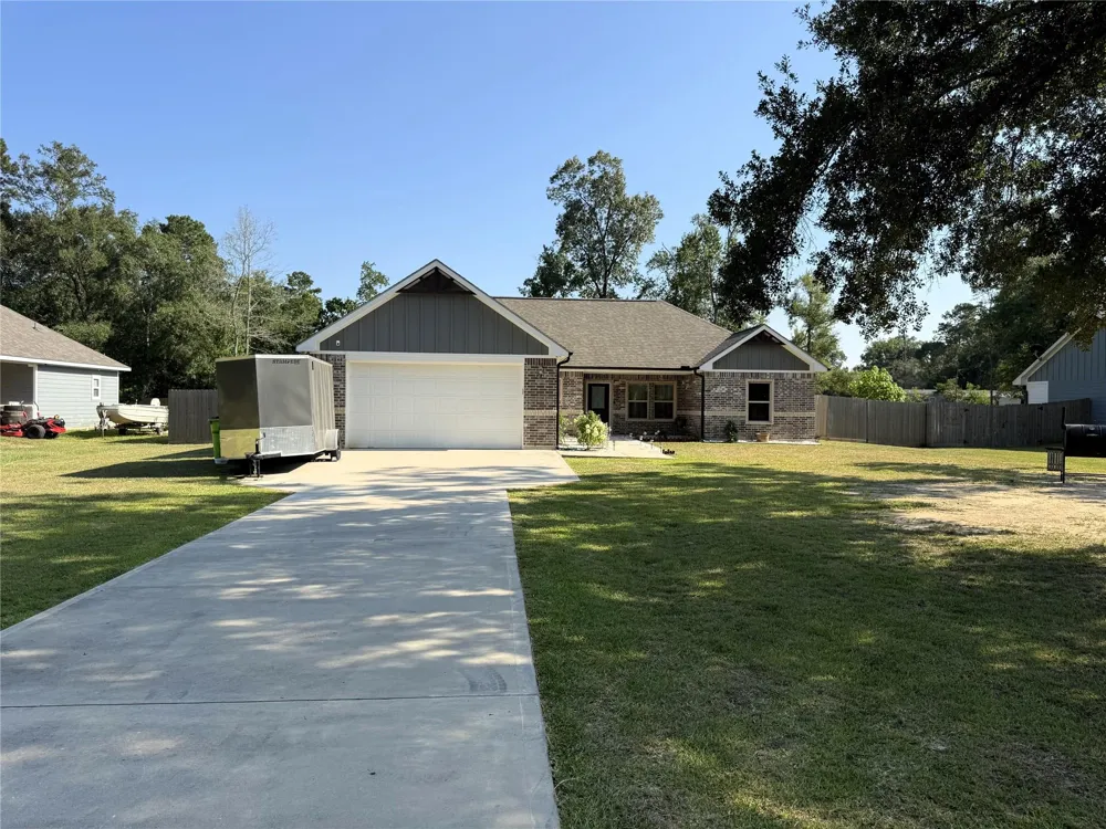 162 County Road 2221 Cleveland, TX 77327