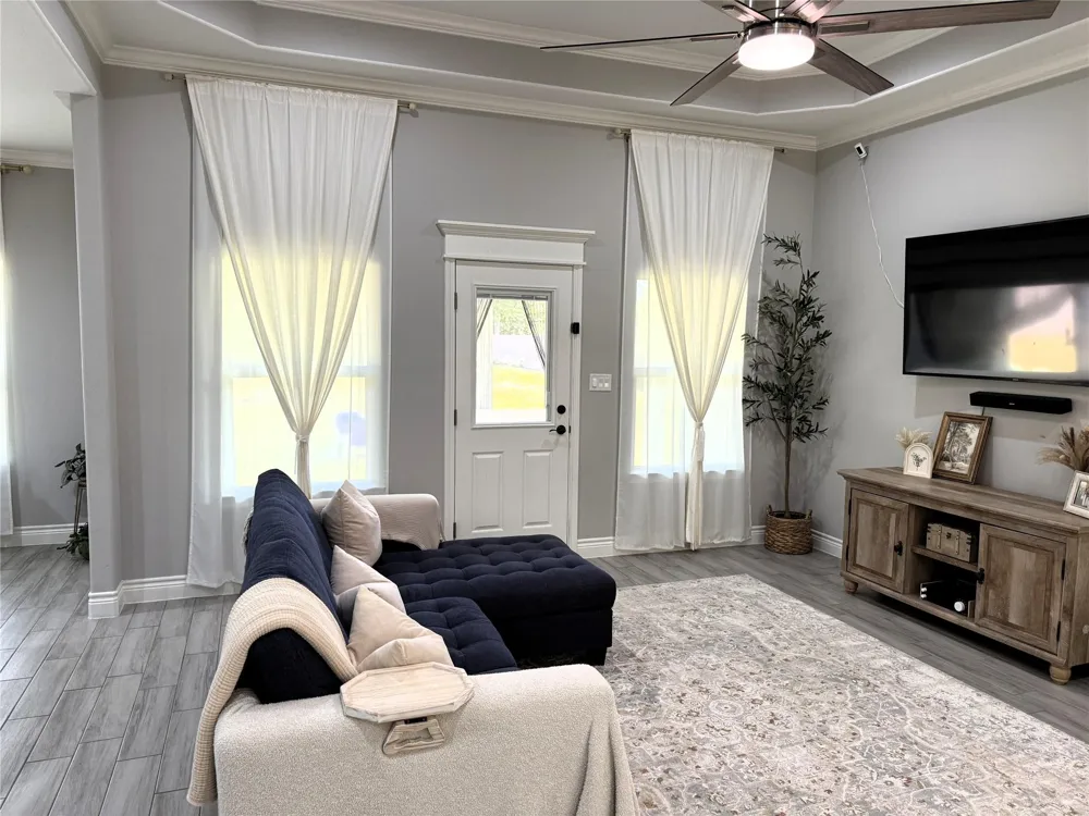 162 County Road 2221 Cleveland, TX 77327