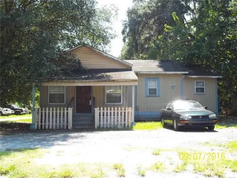 3925 Old Louisville Road