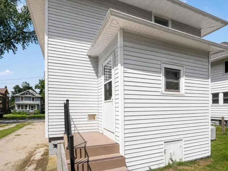 1017 Woodbridge Street Jackson City, MI 49203