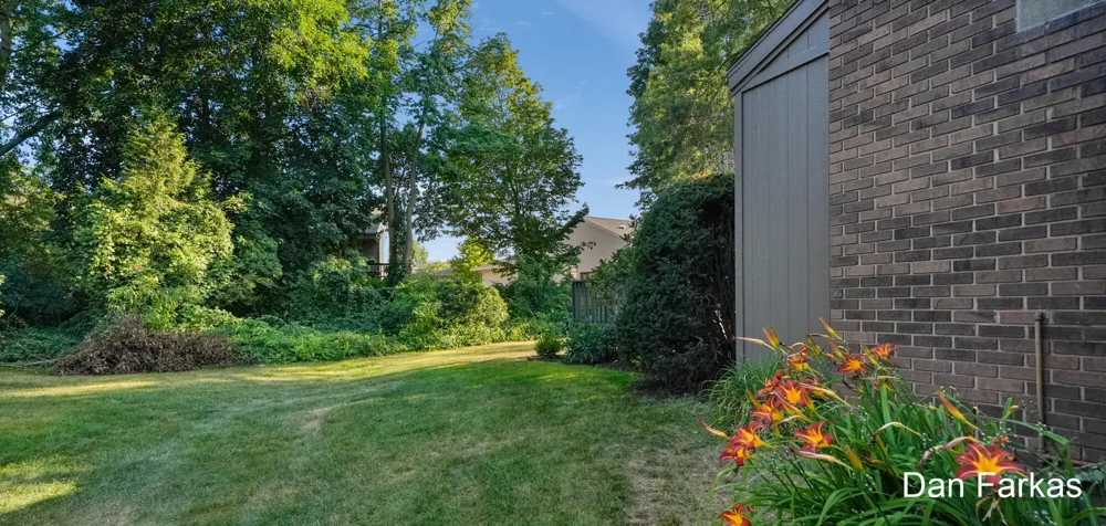 834 Brook Village Court Holland City, MI 49423