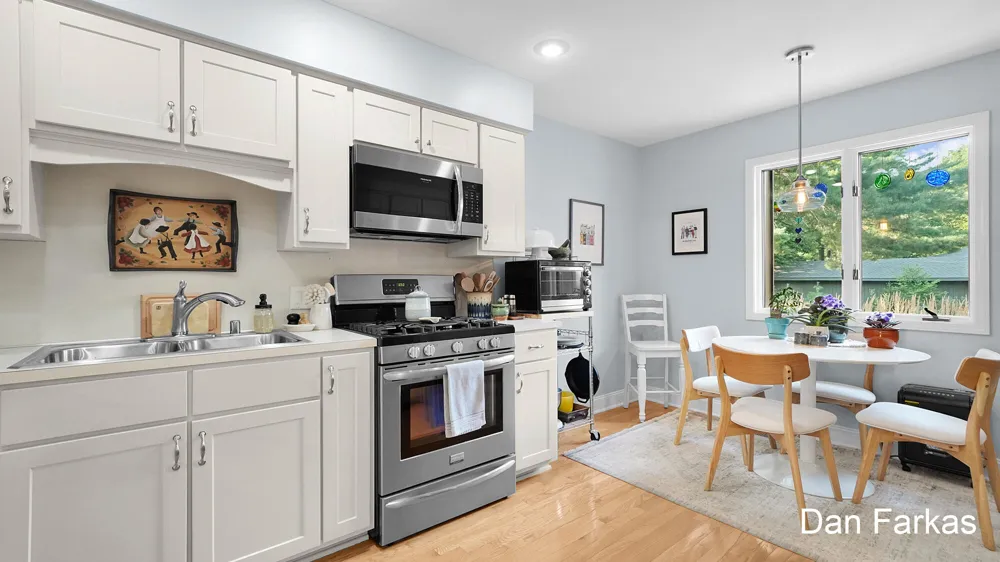 834 Brook Village Court Holland City, MI 49423