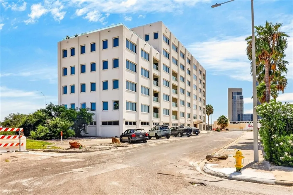 901 Upper Broadway Street #605 Corpus Christi, TX 78401