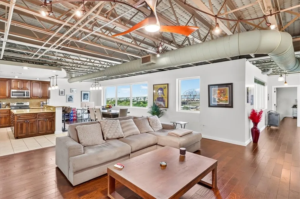 901 Upper Broadway Street #605 Corpus Christi, TX 78401