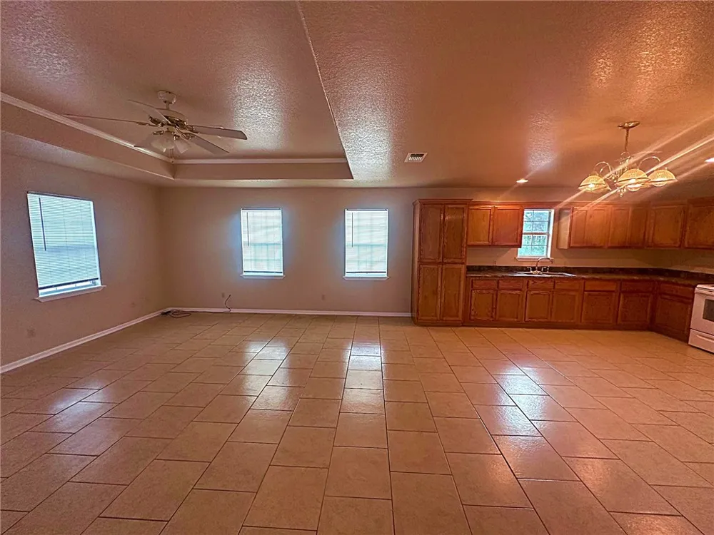 279 Edwards Avenue Charlotte, TX 78011