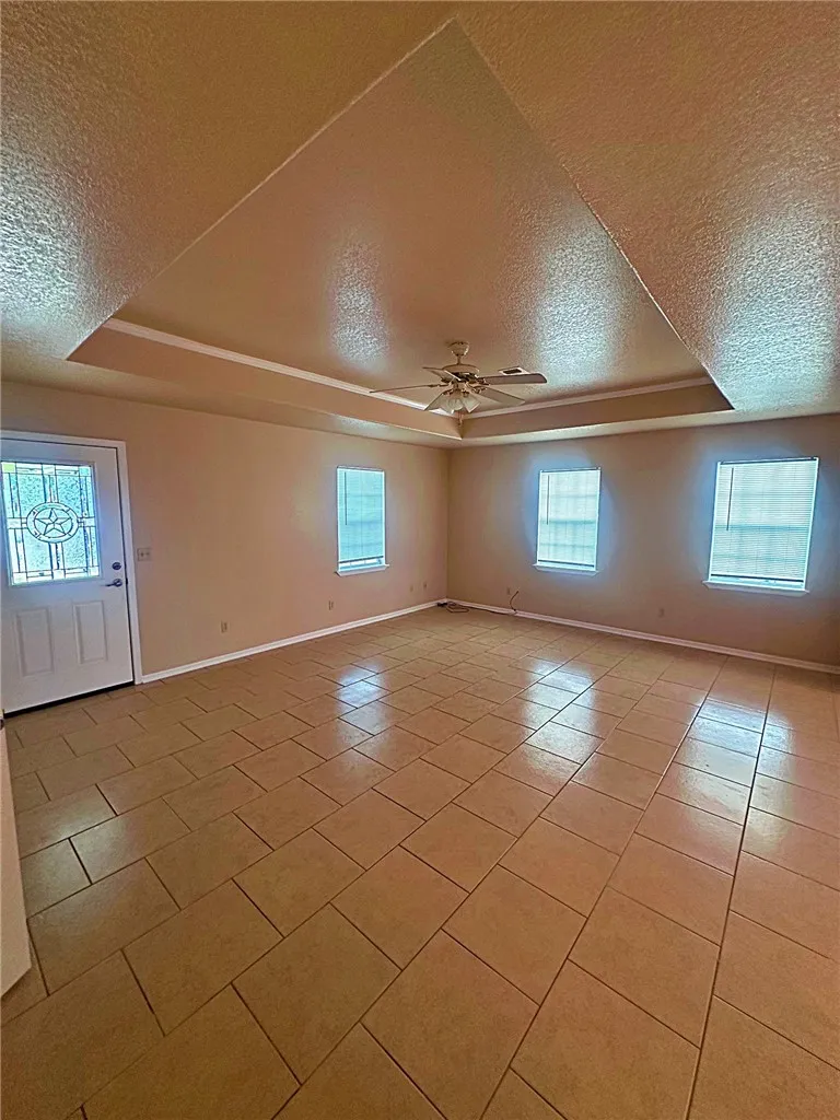 279 Edwards Avenue Charlotte, TX 78011