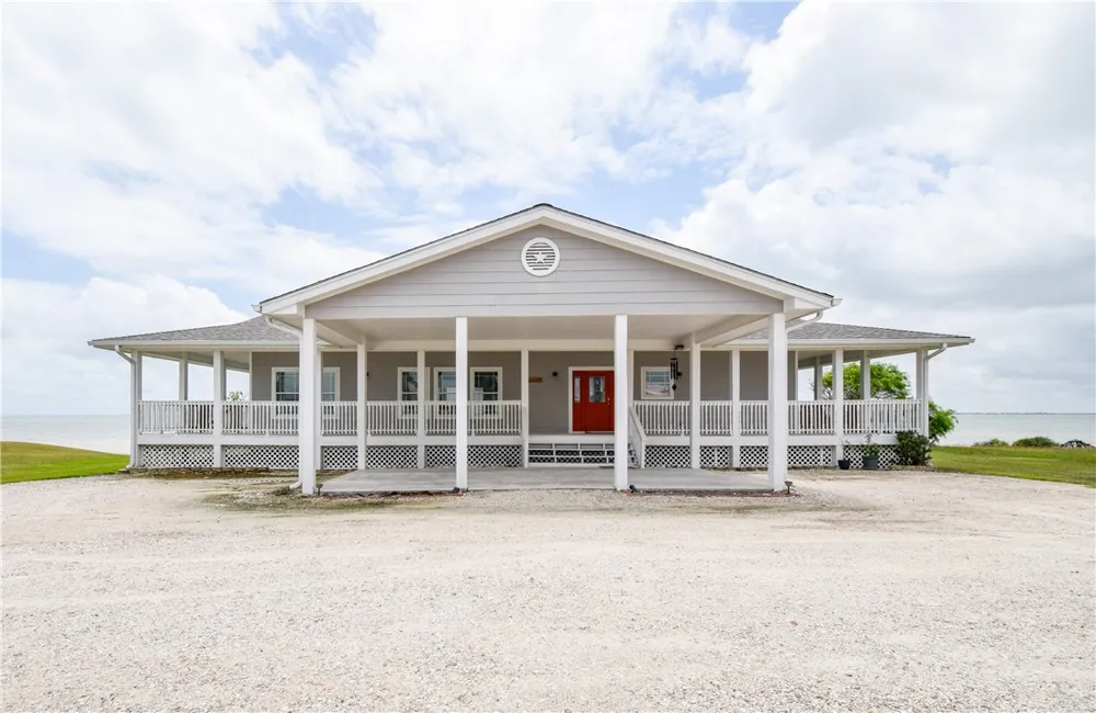2006 First Street Bayside, TX 78340