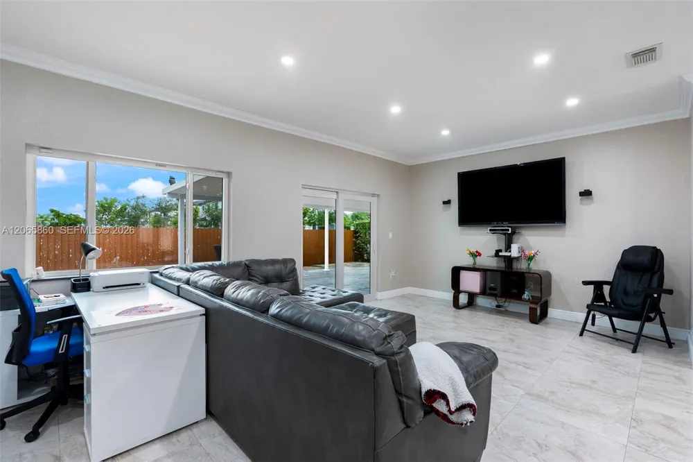 15717 SW 138th Ter Miami, FL 33196