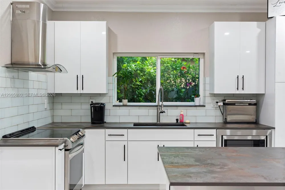 15717 SW 138th Ter Miami, FL 33196