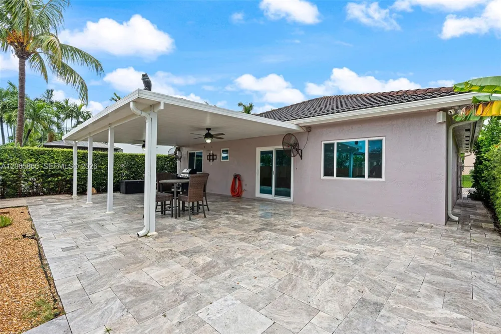15717 SW 138th Ter Miami, FL 33196