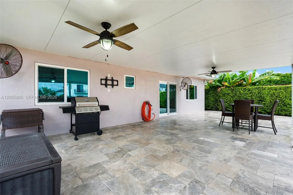 15717 SW 138th Ter Miami, FL 33196