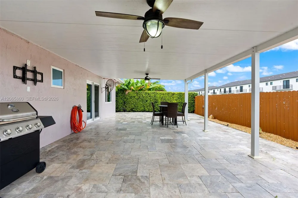 15717 SW 138th Ter Miami, FL 33196