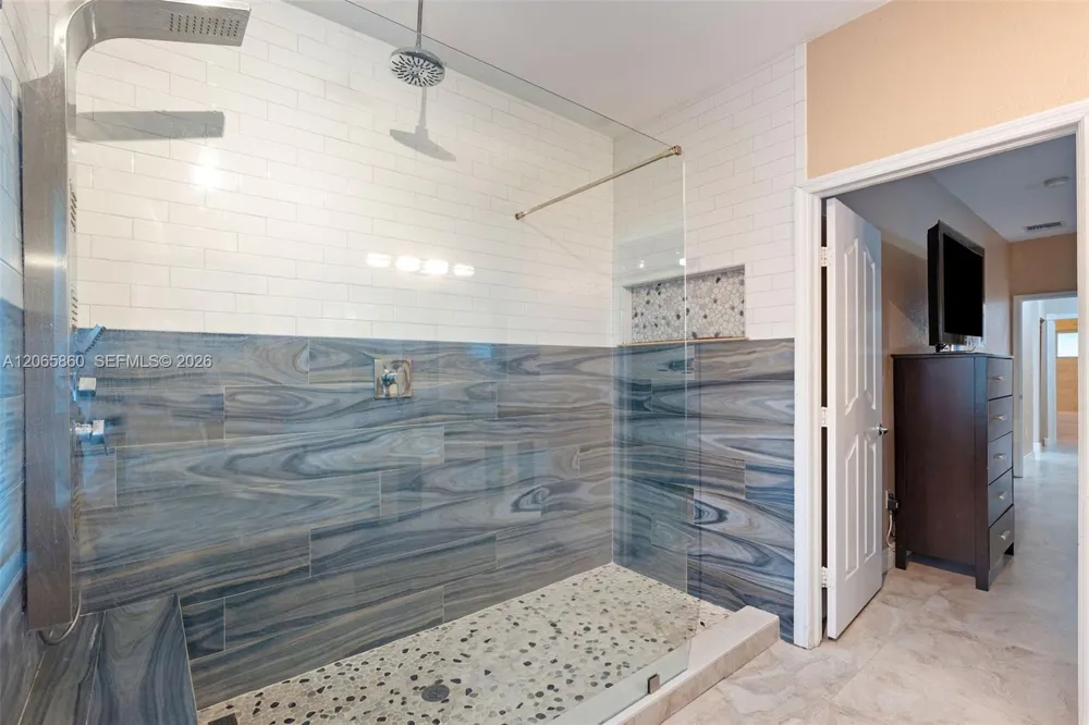 15717 SW 138th Ter Miami, FL 33196