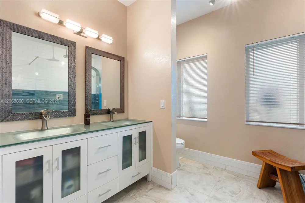 15717 SW 138th Ter Miami, FL 33196