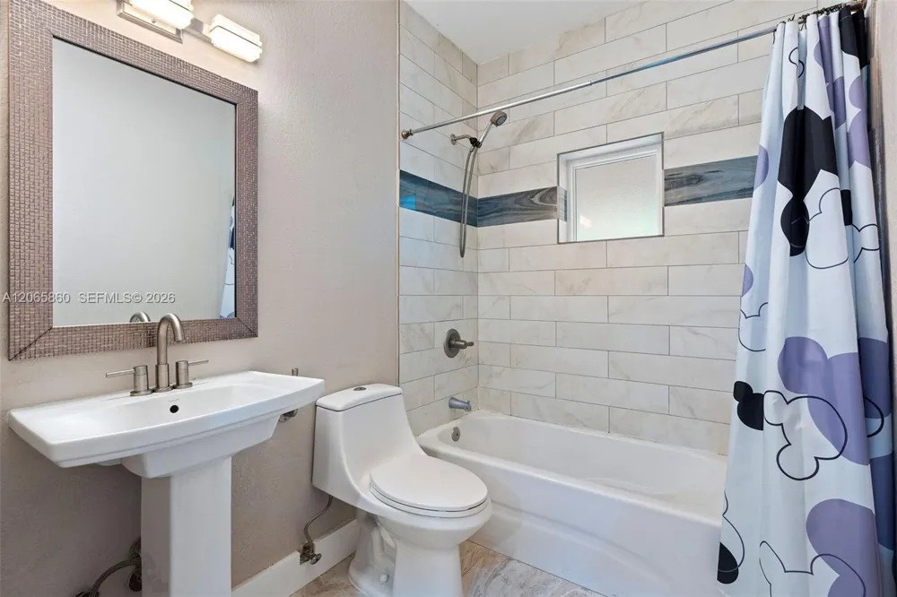 15717 SW 138th Ter Miami, FL 33196