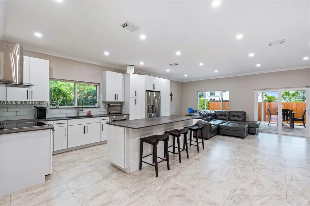 15717 SW 138th Ter Miami, FL 33196