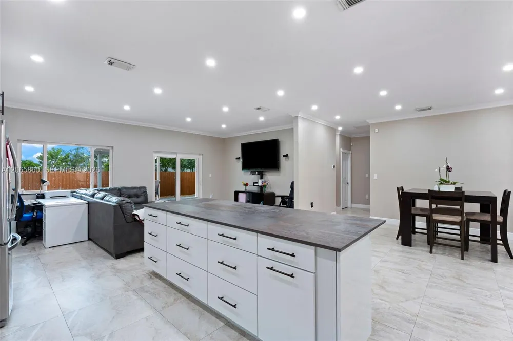 15717 SW 138th Ter Miami, FL 33196