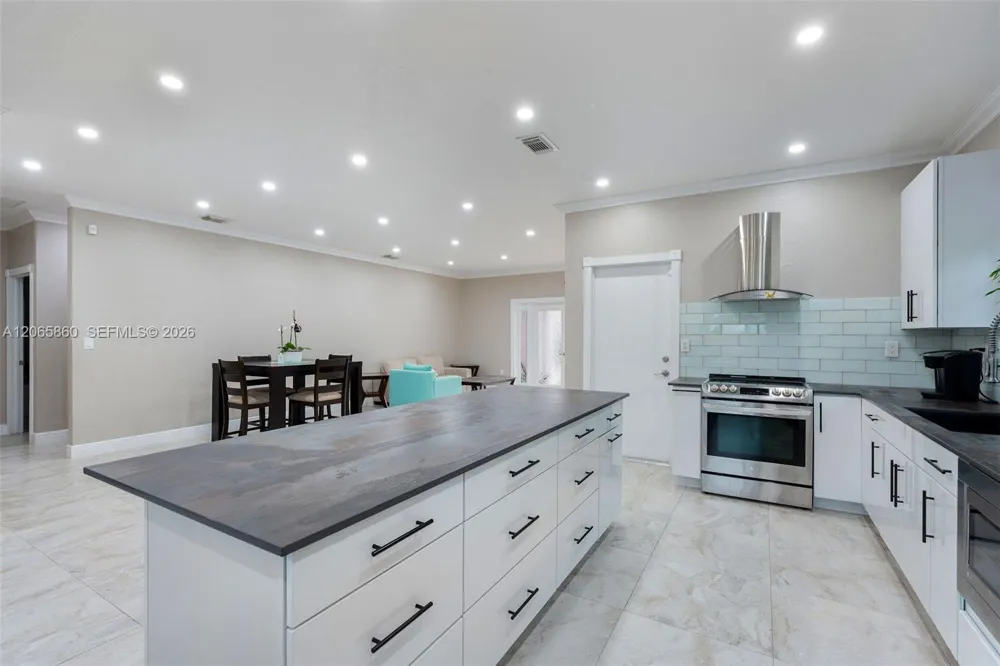 15717 SW 138th Ter Miami, FL 33196