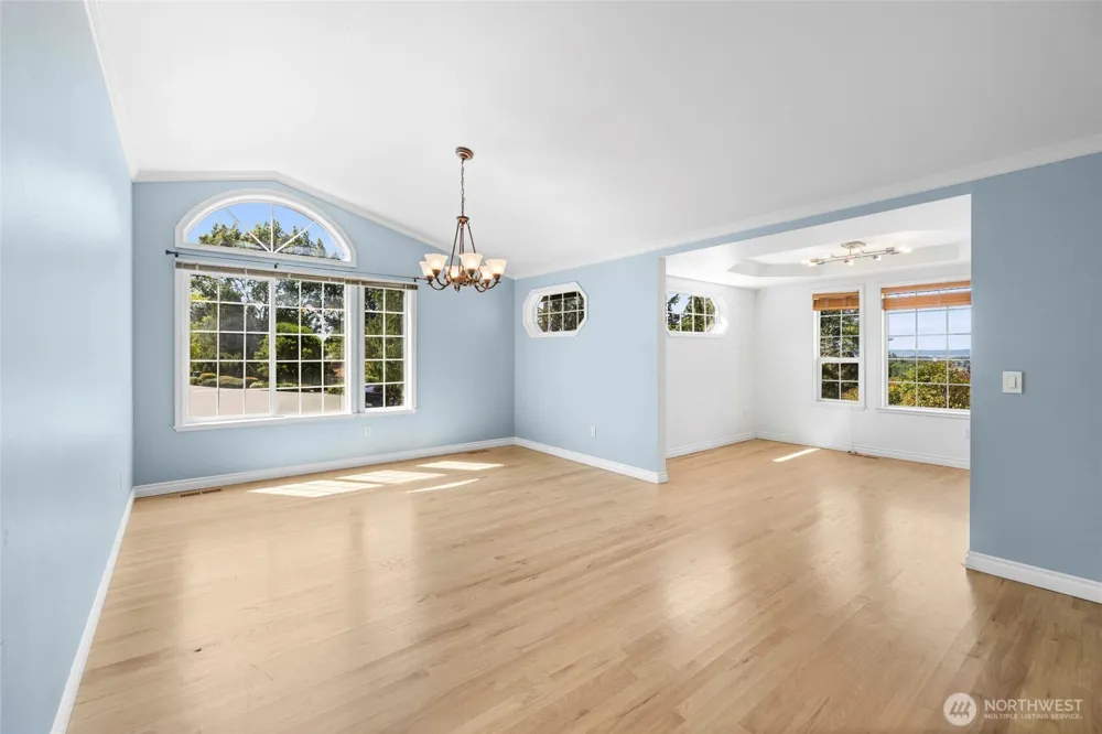 20801 Hermway Heights Place Mount Vernon, WA 98274