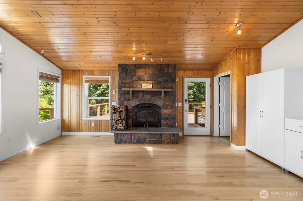20801 Hermway Heights Place Mount Vernon, WA 98274