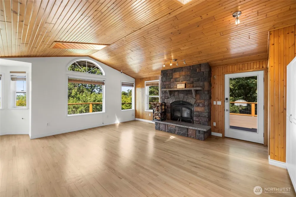 20801 Hermway Heights Place Mount Vernon, WA 98274