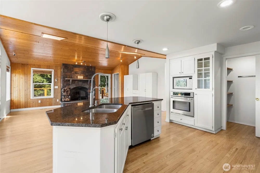 20801 Hermway Heights Place Mount Vernon, WA 98274
