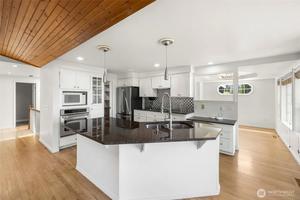 20801 Hermway Heights Place Mount Vernon, WA 98274