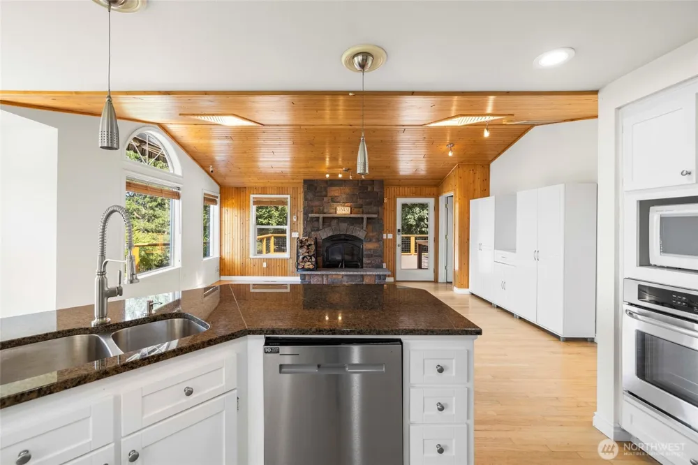 20801 Hermway Heights Place Mount Vernon, WA 98274