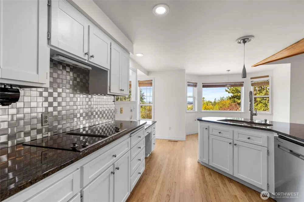 20801 Hermway Heights Place Mount Vernon, WA 98274