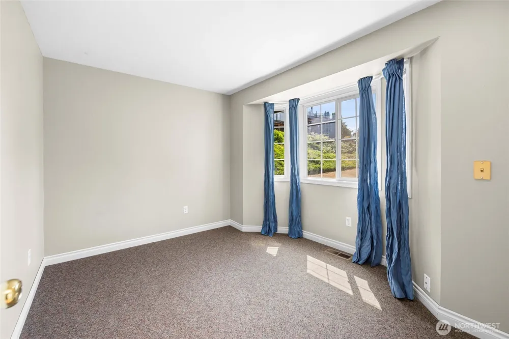 20801 Hermway Heights Place Mount Vernon, WA 98274