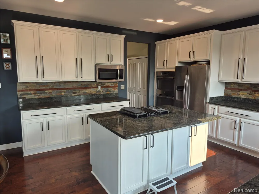 4976 W Stonegate Circle Orion Charter Township, MI 48359