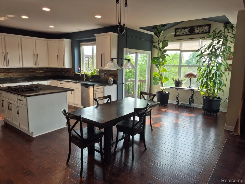 4976 W Stonegate Circle Orion Charter Township, MI 48359