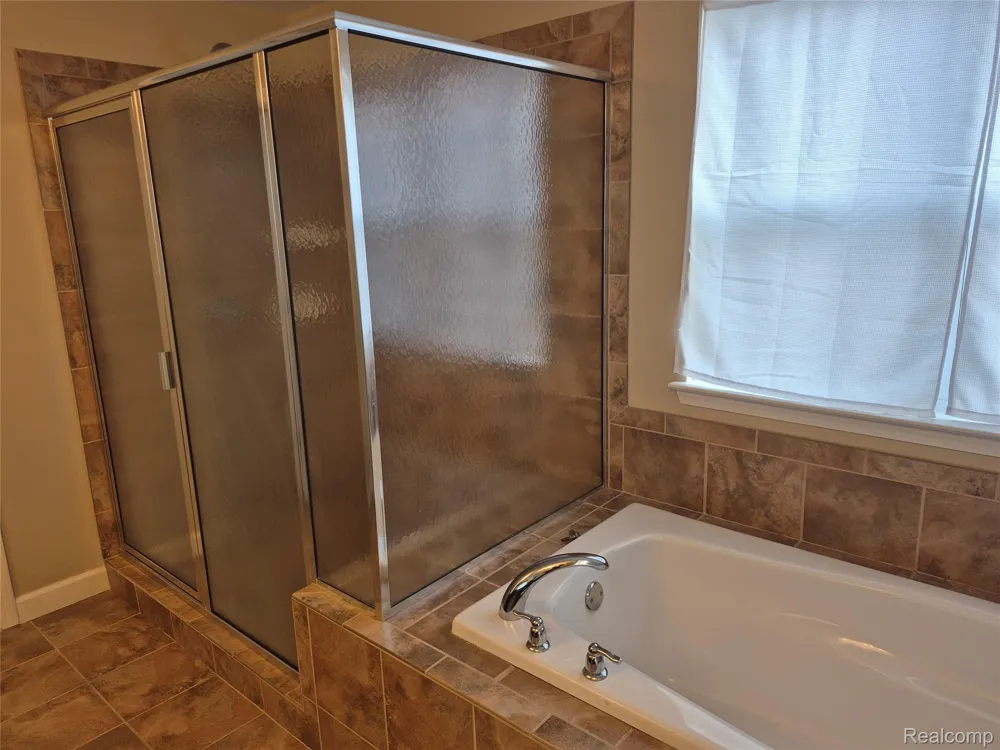 4976 W Stonegate Circle Orion Charter Township, MI 48359