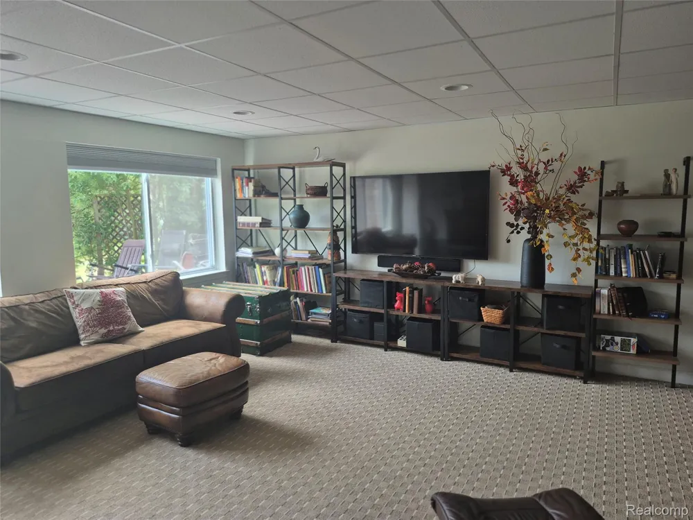 4976 W Stonegate Circle Orion Charter Township, MI 48359