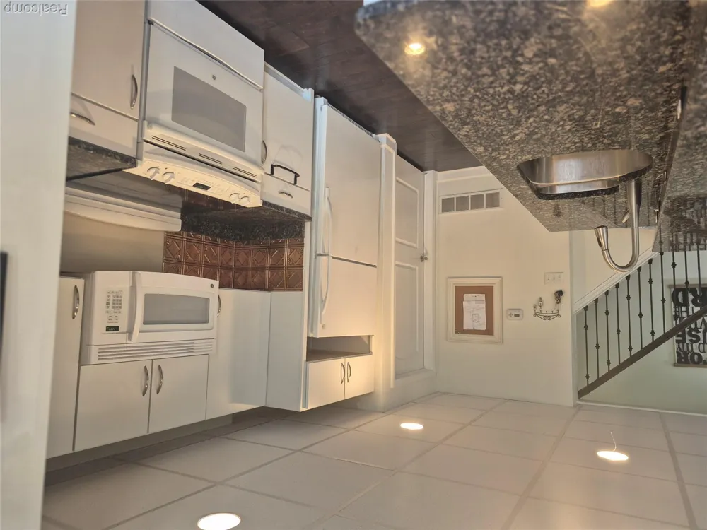 4976 W Stonegate Circle Orion Charter Township, MI 48359