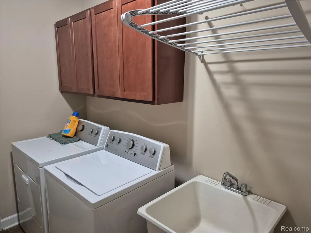 4976 W Stonegate Circle Orion Charter Township, MI 48359