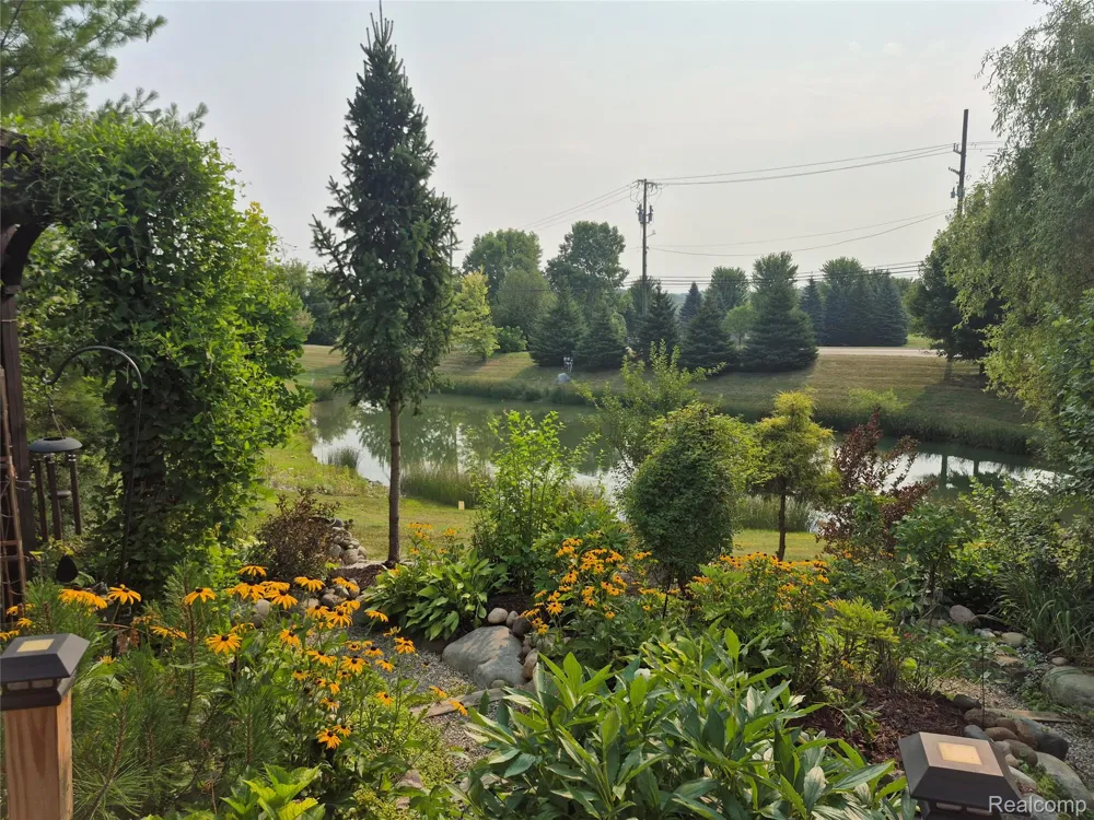 4976 W Stonegate Circle Orion Charter Township, MI 48359