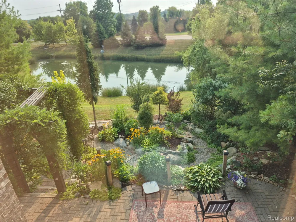 4976 W Stonegate Circle Orion Charter Township, MI 48359