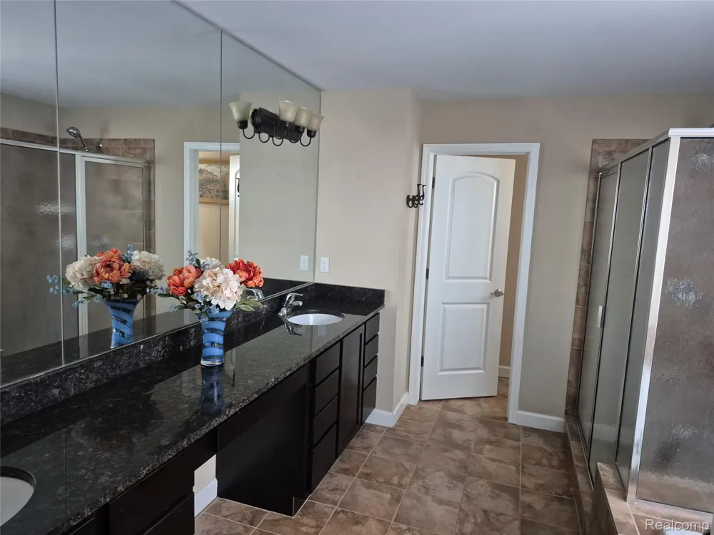 4976 W Stonegate Circle Orion Charter Township, MI 48359