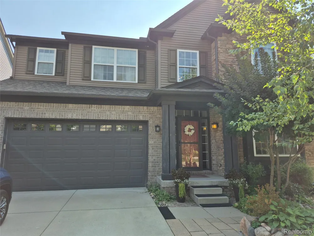 4976 W Stonegate Circle Orion Charter Township, MI 48359