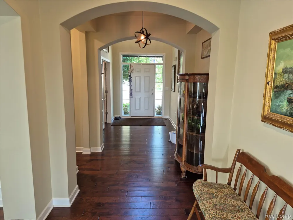 4976 W Stonegate Circle Orion Charter Township, MI 48359